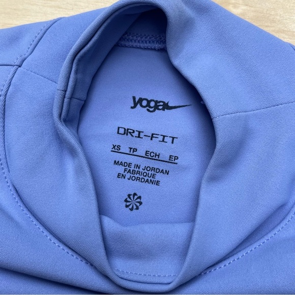 Nike Yoga women’s XS long sleeve collared purple running athletic shirt - Picture 3 of 9